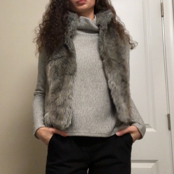 Elle Faux Fur Vest - Picture 7 of 8
